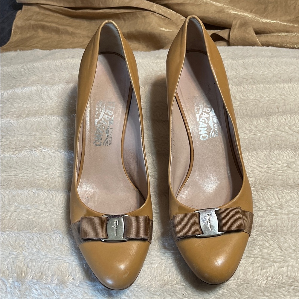 Salvatore Ferragamo Tan Leather Pumps with Bow